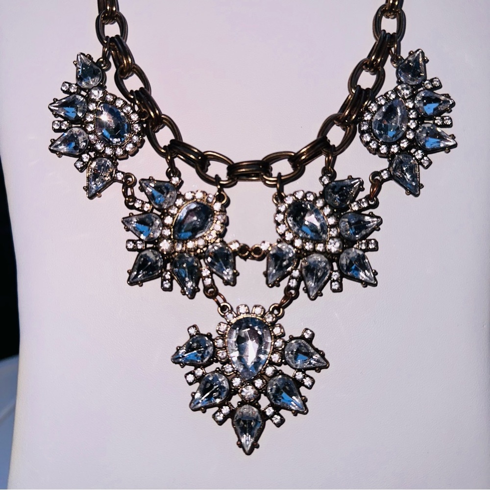 Rhinestone statement necklace - Picture 9 of 11